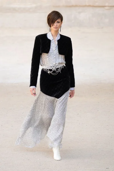 Look 7